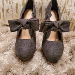 Gianni Bini Grey Wool Pumps